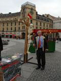 Infostand und Kreuz